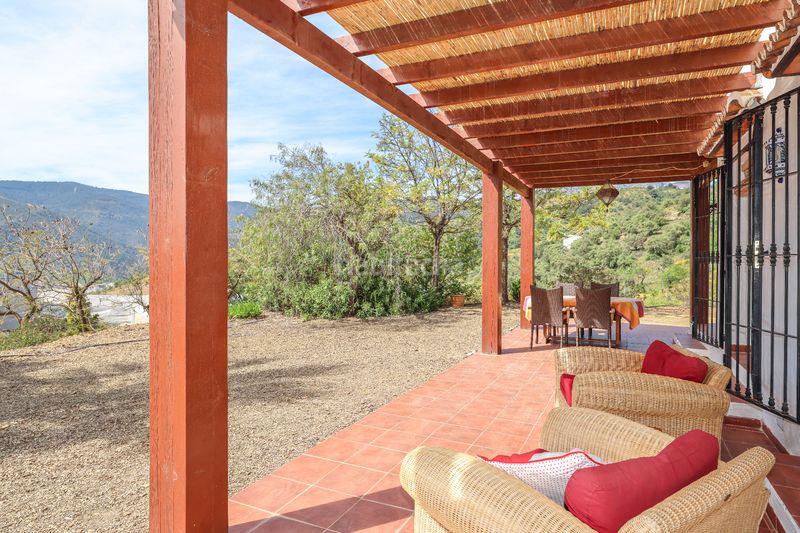 Foto 7a8b24a5-f0ba-45f0-a97e-d4b71fde8d92. Casa amb piscina a Tolox