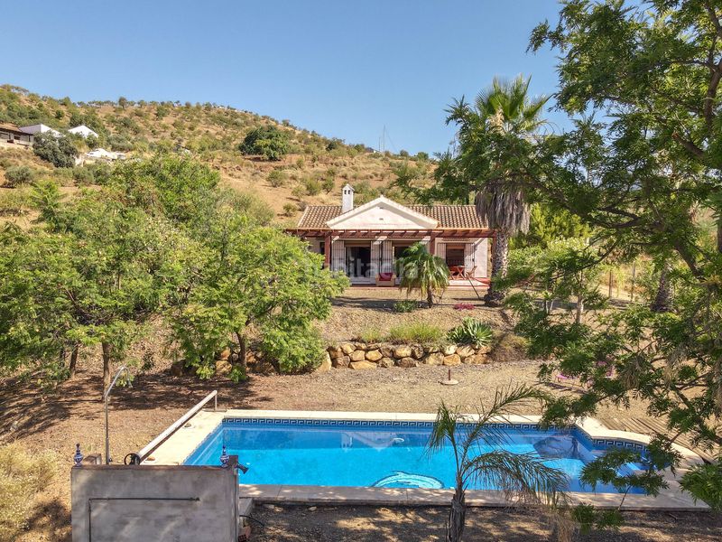 Foto 88901f72-9c29-4264-8630-6793f698cc51. Casa amb piscina a Tolox