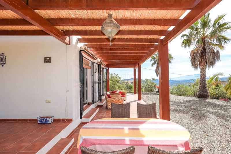 Foto cea3b772-0cbf-48d5-ba4c-f57385695203. Casa amb piscina a Tolox