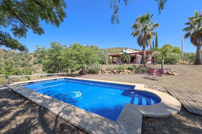 Foto e3c7c3d1-e626-4ac4-ad4f-11bbbafc1e12. Casa amb piscina a Tolox