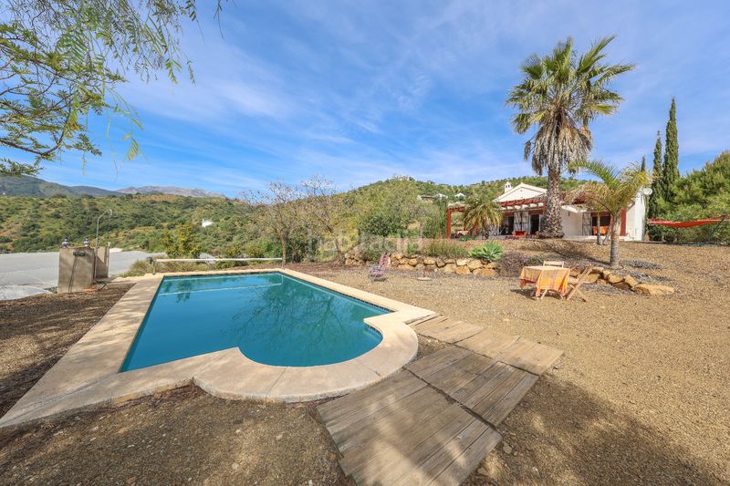 Foto fa00d8be-935e-4b6d-a834-defd01220f1b. Casa amb piscina a Tolox