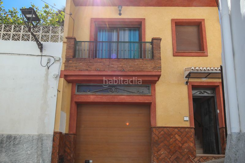 Foto f093fba9-9e9b-4a96-834f-65e7fc23472c. Casa amb aparcament a Alozaina