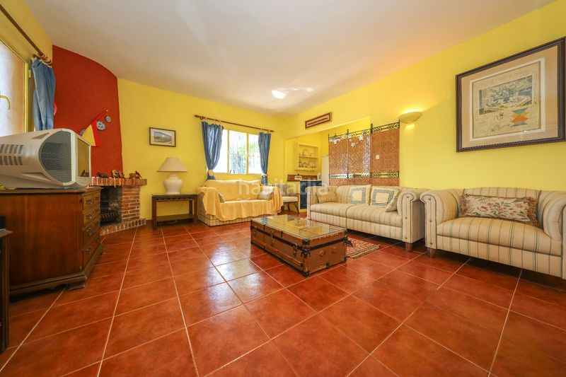 Foto cf52e2af-81fe-42e4-93f7-e6b82e60be1e. Casa amb piscina a Coín