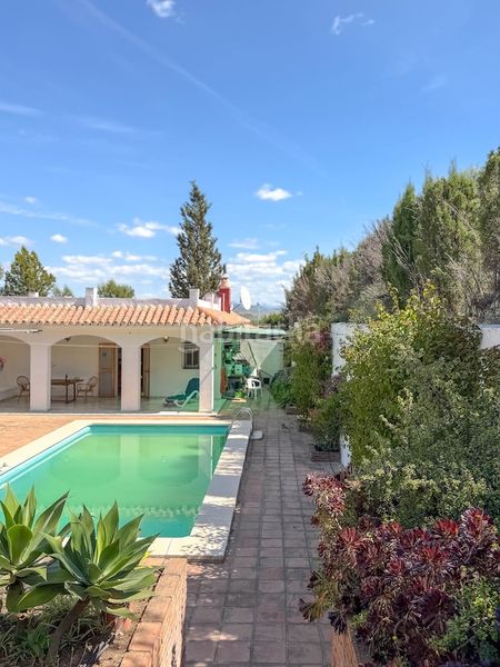 Foto 12a0e464-27a2-4a5e-aab7-6a25778791ee. Casa amb xemeneia aparcament piscina a Guaro