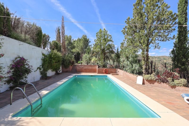 Foto 15eb8213-b820-48db-a79b-2be056bfc228. Casa amb xemeneia aparcament piscina a Guaro