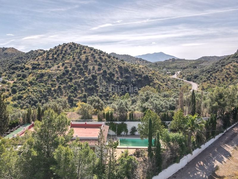 Foto 461a37d4-3b3f-49d1-902d-3f444f4e5a3d. Casa amb xemeneia aparcament piscina a Guaro