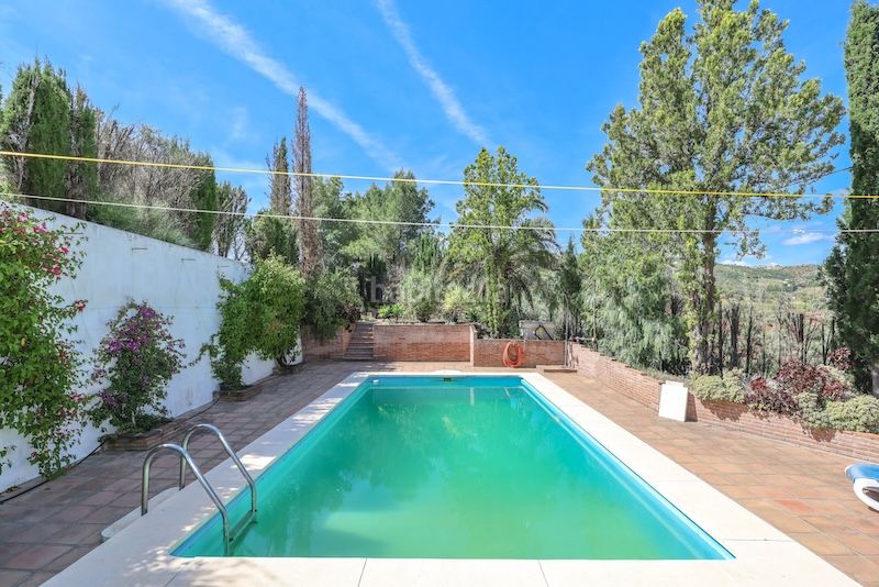 Foto 70e73e14-7416-4802-9358-b8a2aca0e599. Casa amb xemeneia aparcament piscina a Guaro
