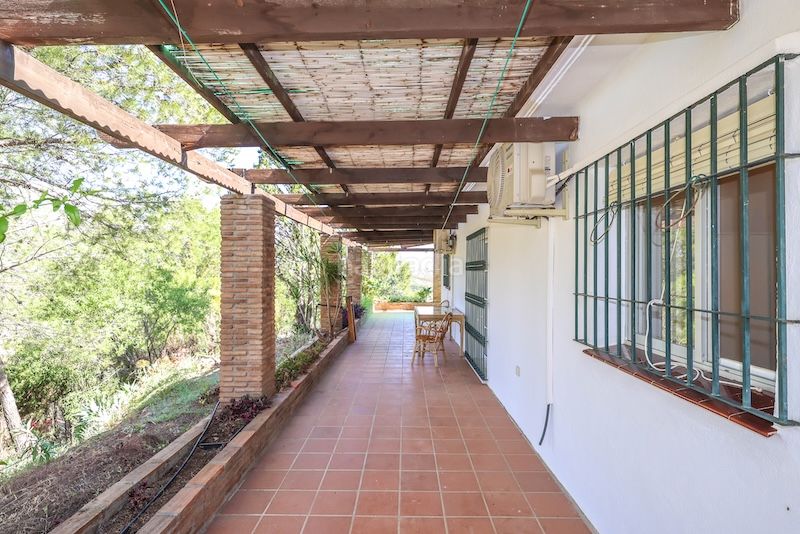Foto 9ace7136-89de-4b38-b178-6e3e46d4984d. Casa amb xemeneia aparcament piscina a Guaro