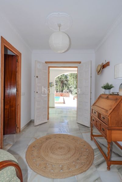 Foto f866fe4a-fdfd-451e-bc9c-ca7809153263. Casa amb xemeneia aparcament piscina a Guaro