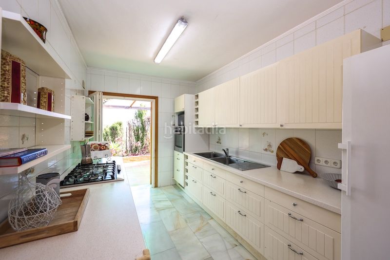 Foto fa5cc599-e932-4994-b24e-6bb4115f1cbe. Casa amb xemeneia aparcament piscina a Guaro