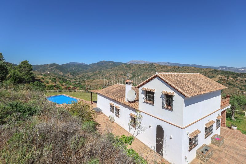 Foto 0cebbeb1-91ae-47b1-9dff-5186cf7fd17c. Casa amb xemeneia aparcament piscina a Guaro