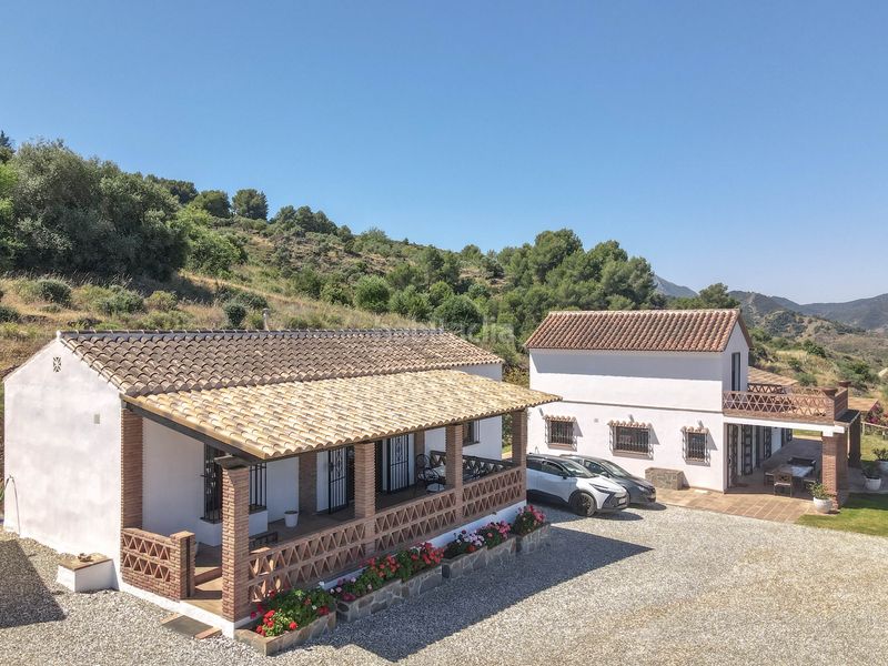 Foto 2127c14b-2062-4dbd-8783-04cea4d75ade. Casa amb xemeneia aparcament piscina a Guaro