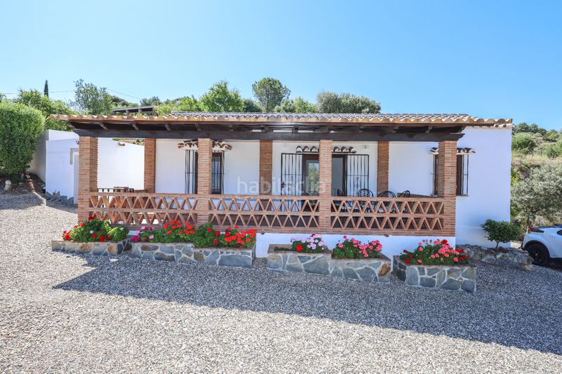 Foto 4bc31698-4682-4d4a-9b44-6d6f3187327b. Casa amb xemeneia aparcament piscina a Guaro
