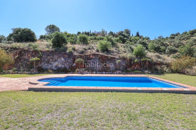 Foto a04c8094-2049-416a-beb9-236842d4f0db. Casa amb xemeneia aparcament piscina a Guaro