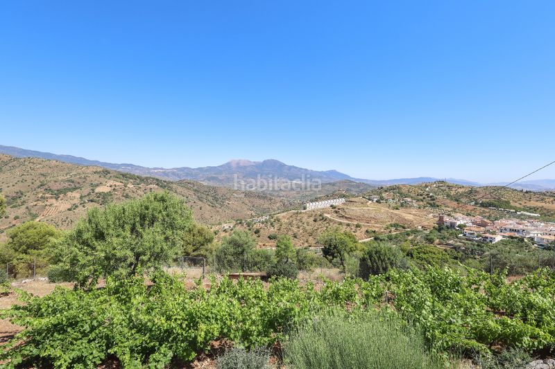 Foto a81f140f-8185-4f3a-932f-2970af8bb092. Casa amb xemeneia aparcament piscina a Guaro