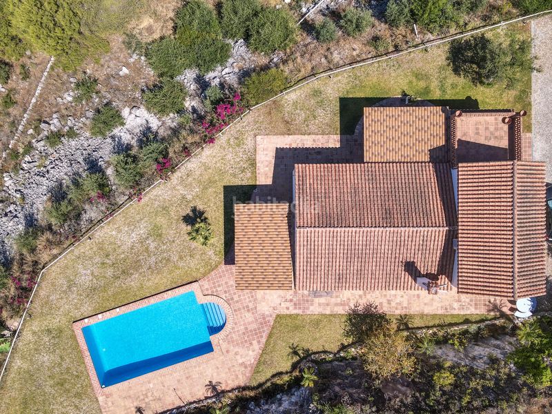 Foto a8beca12-bc65-443e-afc6-75f13d02a817. Casa amb xemeneia aparcament piscina a Guaro