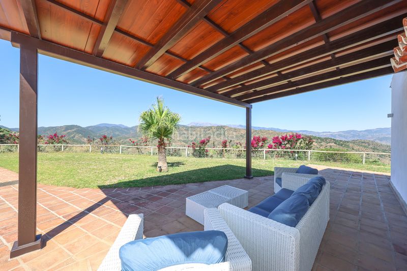 Foto a923c9cb-e602-494f-acb8-2b1e16ae2aa5. Casa amb xemeneia aparcament piscina a Guaro