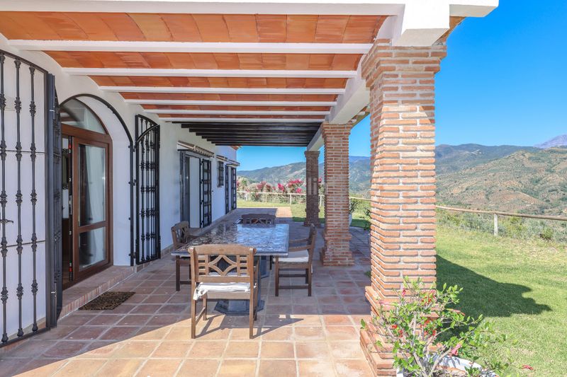 Foto d0b7f1fb-4393-4f4d-8ec2-4fe5b04b888e. Casa amb xemeneia aparcament piscina a Guaro