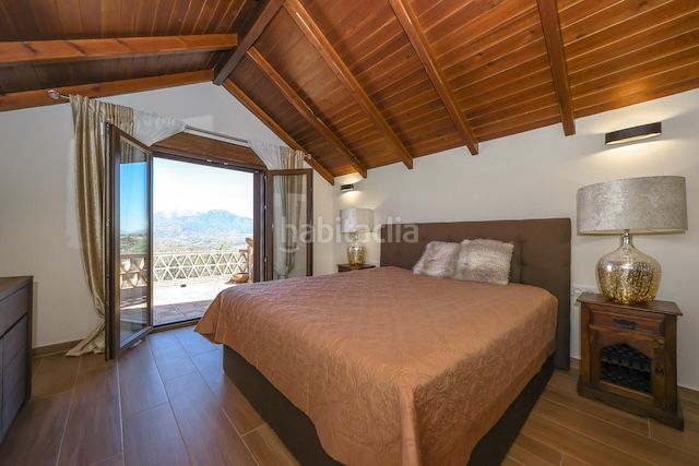 Foto d375a4cc-0bf7-495b-b71d-07e2769ae5ab. Casa amb xemeneia aparcament piscina a Guaro
