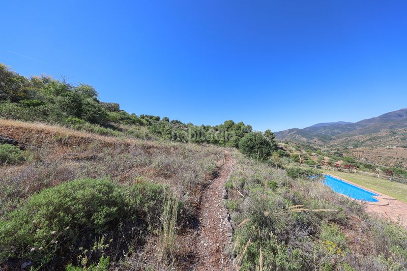Foto d88cf0e2-b245-46a4-a95b-7a7705503c92. Casa amb xemeneia aparcament piscina a Guaro