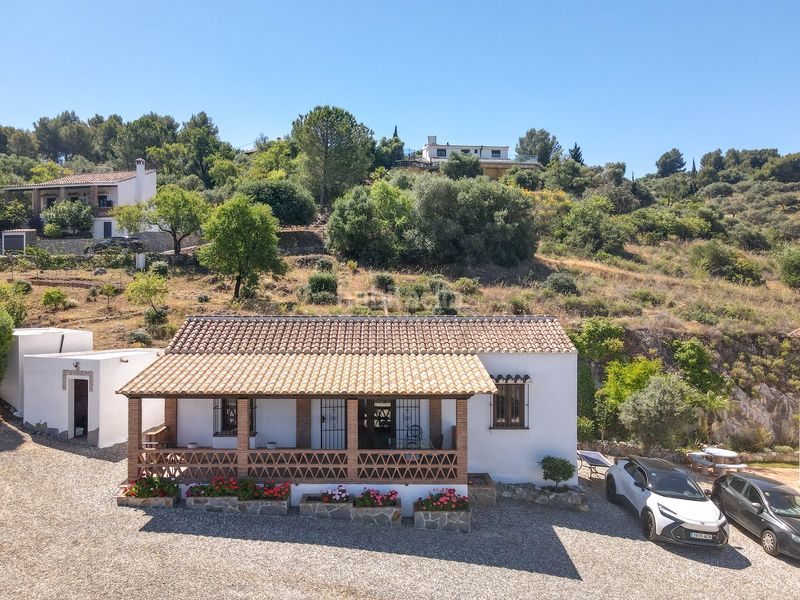 Foto ea9de7d7-425c-4d22-b473-11deafd69182. Casa amb xemeneia aparcament piscina a Guaro