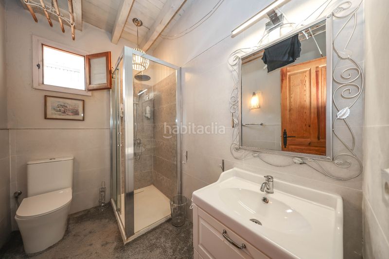 Foto c833aa6d-f5bf-485a-8264-312552b801f0. Casa aparellada a Monda