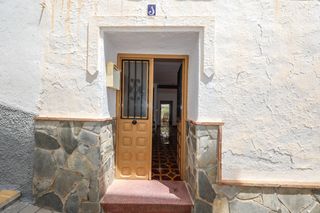 Haus  Calle fragua. Auténtica casa adosada en esquina en el pueblo