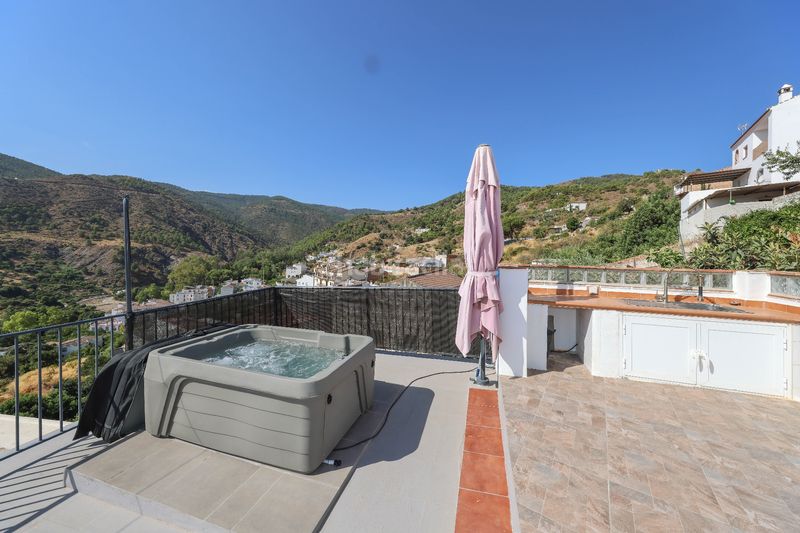 Foto 53861b64-36f9-44ea-8b7b-61b086228689. Casa adossada a Tolox