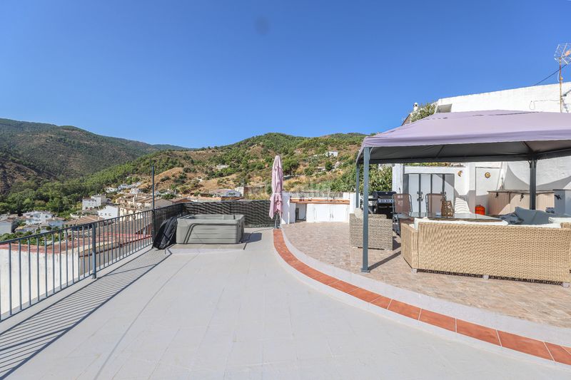 Foto b04f52eb-0877-4f44-afc0-2ae8b7a403a1. Casa adossada a Tolox