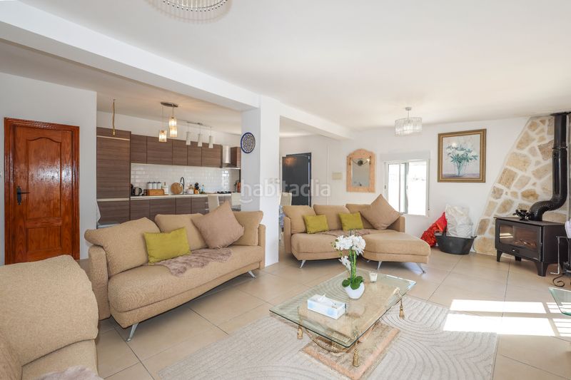 Foto c2cb3f08-7590-43b5-87b8-be9f5164d618. Casa adossada a Tolox