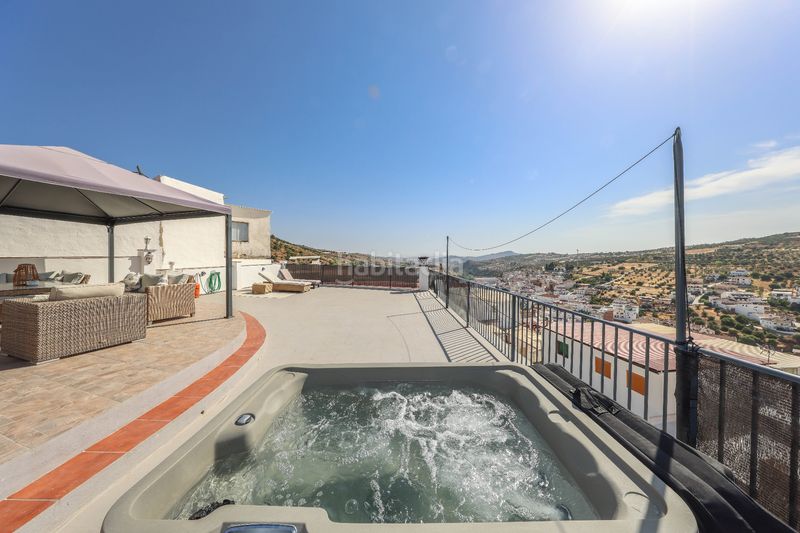 Foto ead0a554-e2bb-420f-a2d3-3bae7bf15302. Casa adossada a Tolox