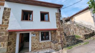 Casa  Calle rio silvestre. Casa venta el entrego, san martin del rey aurelio