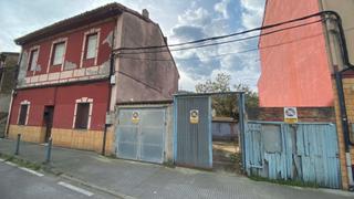 Casa adossada  As-338. Conjunto de casa y garajes,  en venta en el entrego, san martin