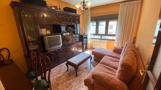 Etagenwohnung  Avenida la vega. Piso venta el entrego, san martin del rey aurelio