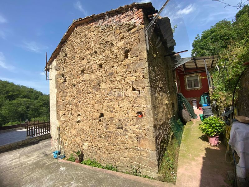 Foto af7ab619-0b60-414b-a7b4-56a216344afc. Casa adossada a Bimenes