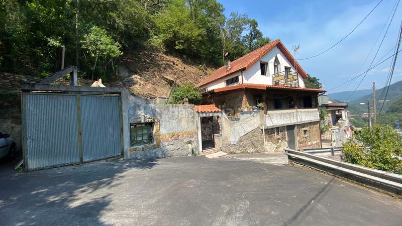 Foto b11bca3d-23b5-4f2a-87a5-118e7734a48c. Casa amb xemeneia a Zona Rural Mieres