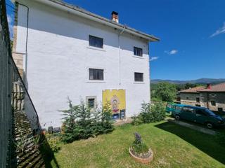 House in Valle de Mena. Casona independiente con terreno