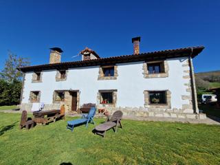 Masia a Merindad de Montija. Preciosa casa con terreno y posibilidad de negocio