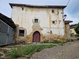 Country house in Valle de Mena. Casa para reformar con terreno en valle de mena