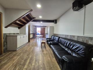 Semi detached house in Valle de Mena. Se vende casa de piedra