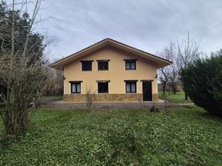 House in Valle de Mena. En venta casa con finca de 1500 m2 en el valle de mena