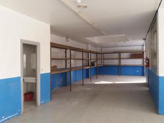 Local commercial à Zalla. En venta local en zalla