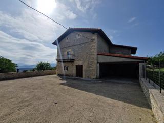Country house in Valle de Mena. Casa de piedra con terreno en el valle de mena