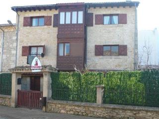 Local Comercial a Villarcayo de Merindad de Castilla la Vieja. En venta casa de piedra con bar