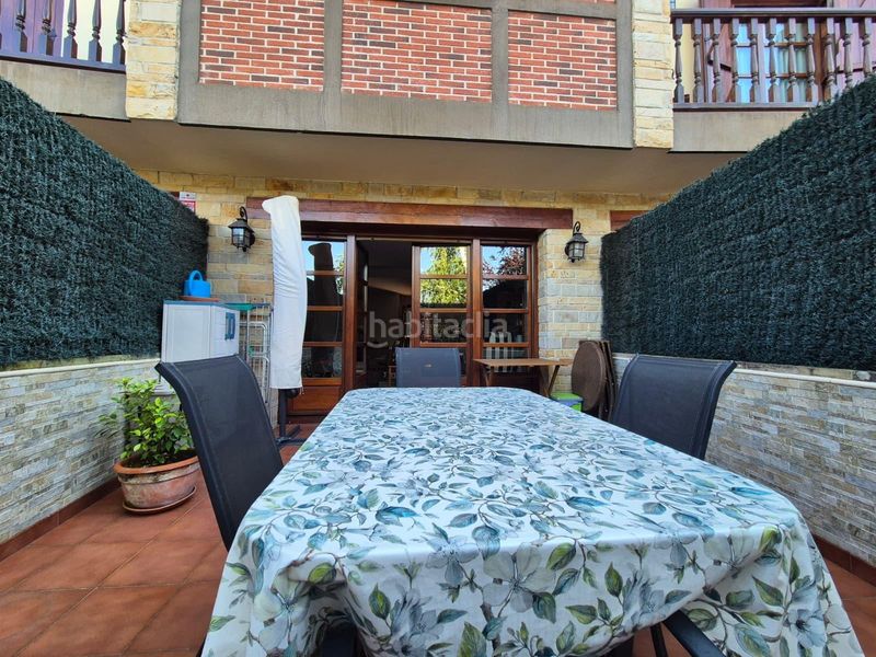 Foto b9166646-980e-47c2-99e7-04b76fc29c63. Casa adossada amb aparcament a Zalla