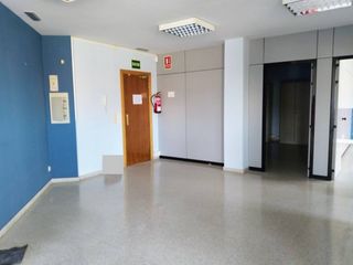 Location Bureau  Avenida castilla y león. Oficina en alquiler en gamonalcapiscol09007