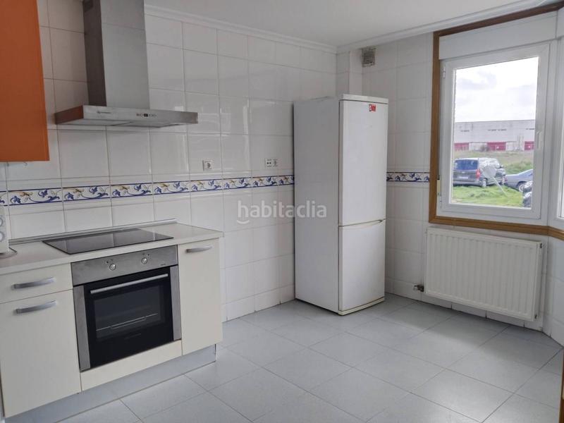 Foto 02ea12f7-9bc6-436a-bb01-3e9433d6e644. Casa aparellada amb calefacció a Villafría - La Ventilla - Castañares Burgos