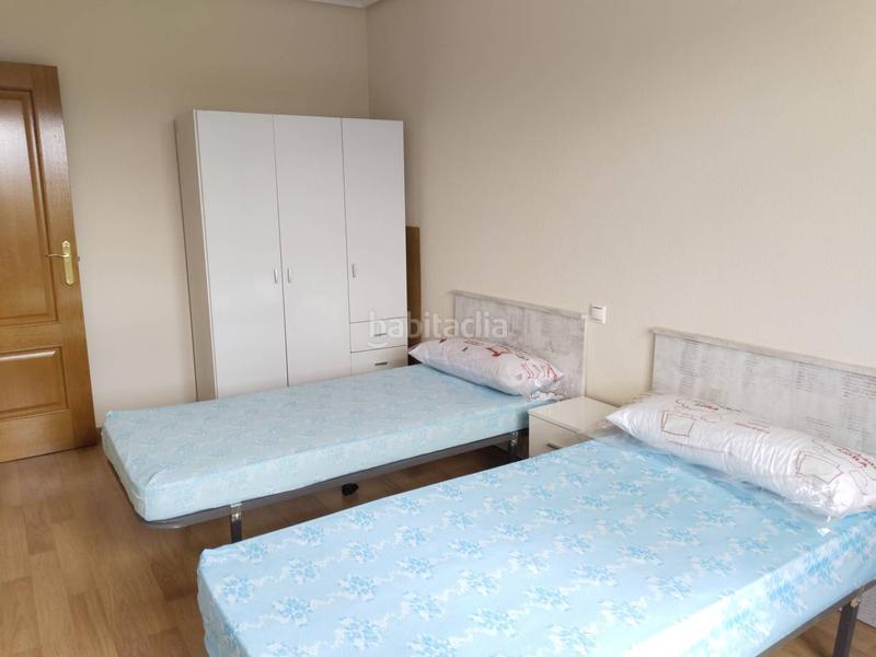 Foto 0406fb46-5f16-4a53-a211-2e4af14e5775. Casa aparellada amb calefacció a Villafría - La Ventilla - Castañares Burgos