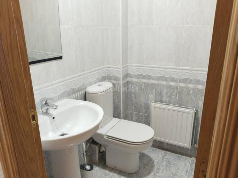 Foto 1022bcc8-f3ad-4de0-8696-e2e8d3261853. Casa aparellada amb calefacció a Villafría - La Ventilla - Castañares Burgos