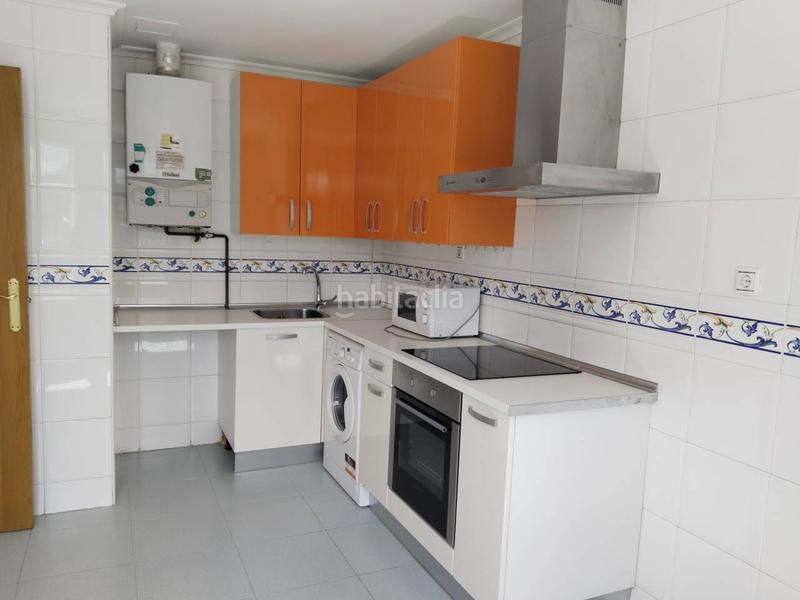 Foto 1913c5e6-2621-49a1-b05c-e68519c496cb. Casa aparellada amb calefacció a Villafría - La Ventilla - Castañares Burgos